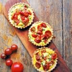 Tartas de Jitomates, esta receta es ideal para preparar un día antes y llevar de picnic o lunch ya que se puede comer fría y es súper sabrosa.