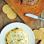 Este queso panela es espectacular para poner en el centro de una mesa, es fácil y rápido de hacer, pero su mejor virtud es que es delicioso.