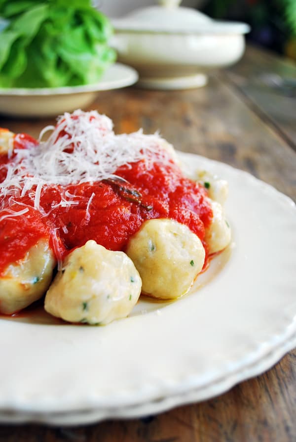 Malfati de queso ricotta y cebolla rellenos de queso gouda, una pasta fresca espectacular. El nombre malfati literalmente significa mal formado, aquí no es importante una forma perfecta sino un sabor espectacular.