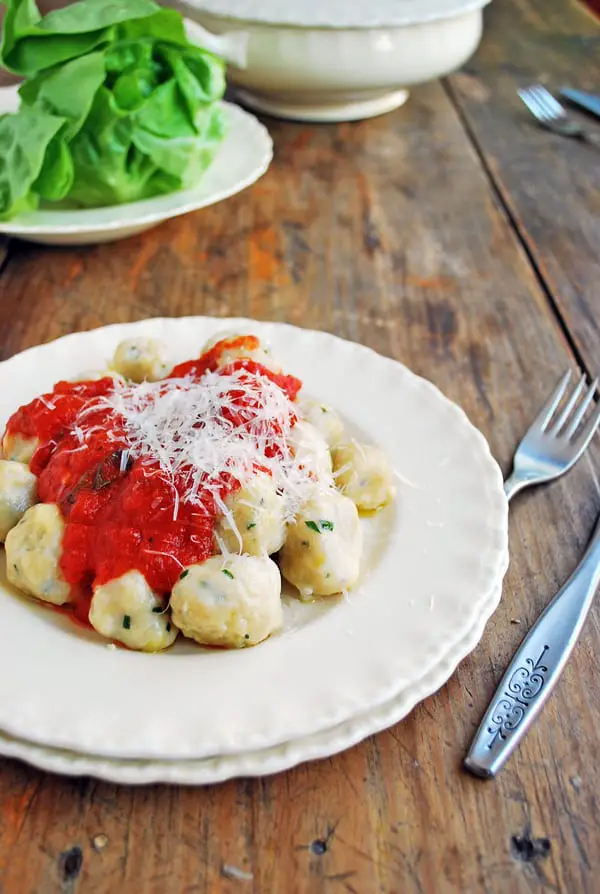 Malfati de queso ricotta y cebolla rellenos de queso gouda, una pasta fresca espectacular. El nombre malfati literalmente significa mal formado, aquí no es importante una forma perfecta sino un sabor espectacular.