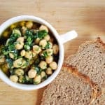 Estos Garbanzos provenzal son una maravilla, me encanta comerlos encima de un trozo de pan, agregarlos a las ensaladas, mezclarlos con un huevo revuelto en las mañanas o simplemente como un acompañamiento a la hora de comer