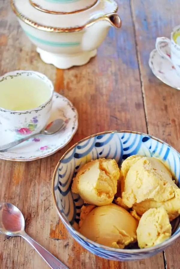 Este helado de mango tiene solo 3 ingredientes y el resultado es espectacular. 