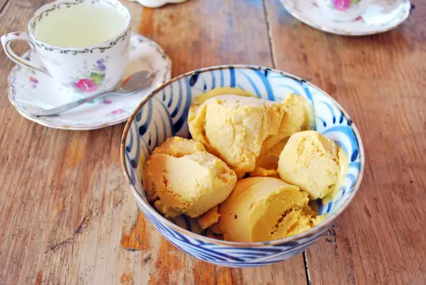 Este helado de mango tiene solo 3 ingredientes y el resultado es espectacular.