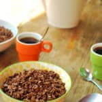 Cereal de chocolate, sin azucares refinadas, con avena y una variedad de semillas las cuales aportan muchísimos nutrientes. Una receta fácil de hacer y deliciosa.