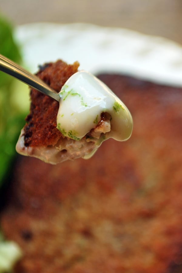 milanesas de berenjena crujiente mileanes rellena de berenejena con salsa de yogurt una receta sabrosa, nutritiva, fácil de hacer e ideal para congelar así a la hora de hacer la comida en tan solo 10 minutos la comida esta servida