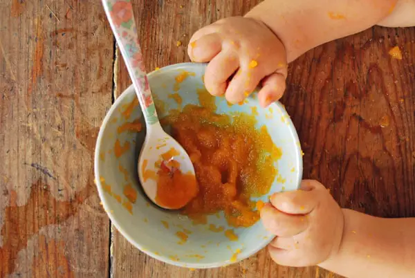 Papilla de zanahoria para bebes de 6 en adelate, una receta fácil y sabrosa.