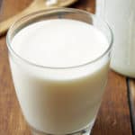 Kéfir de leche una bebida probiótica fácil de hacer y sabrosa, que ademas de su sabor tiene beneficios a nuestra salud ya que estimulan nuestro sistema inmunológico.