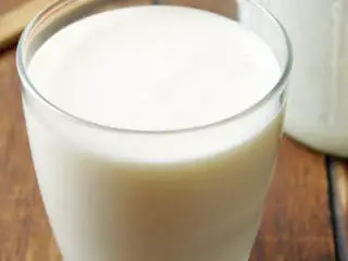 Kéfir de leche una bebida probiótica fácil de hacer y sabrosa, que ademas de su sabor tiene beneficios a nuestra salud ya que estimulan nuestro sistema inmunológico.