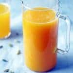 Agua de mango con cardamomo