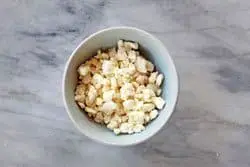 queso fresco en un bowl