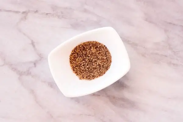 Pimienta en un bowl pequeño
