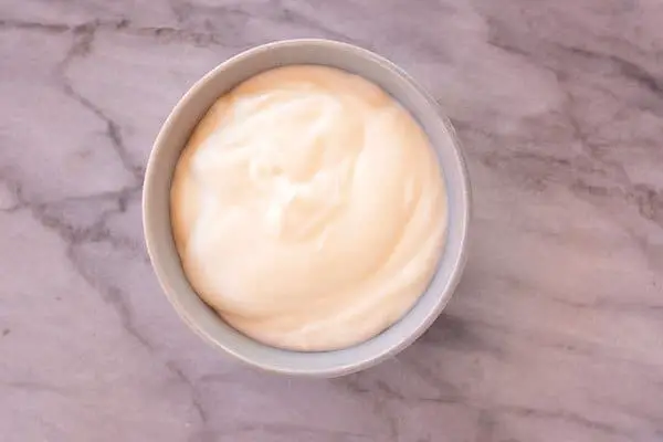 yogur en un bowl