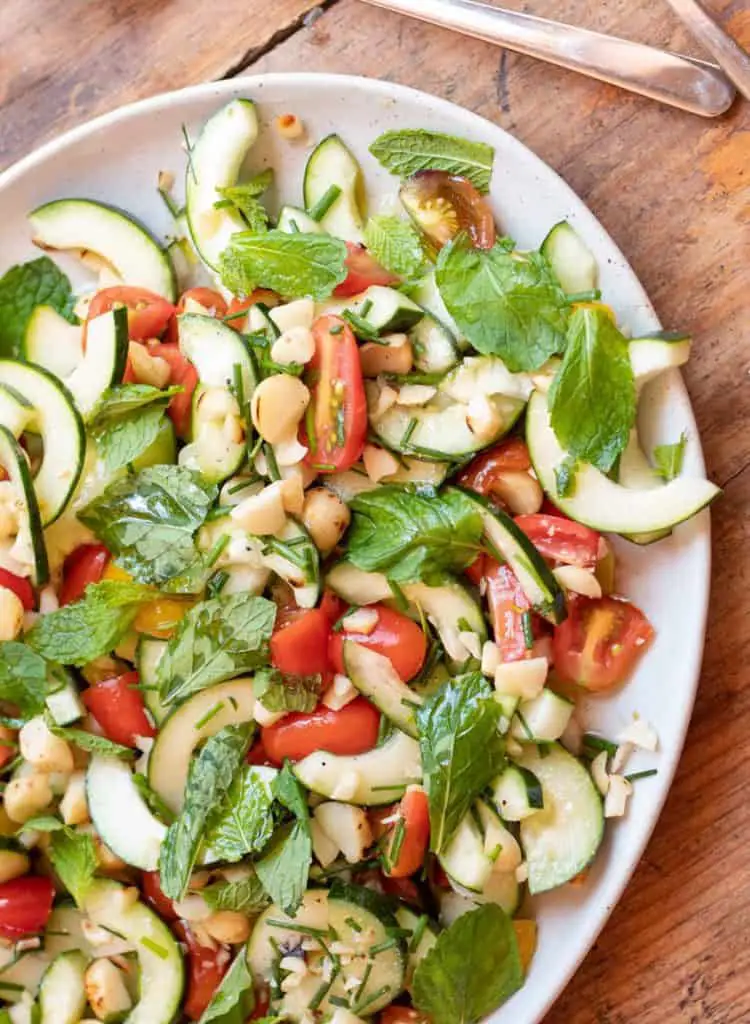 Ensalada de pepino con macadamia y menta