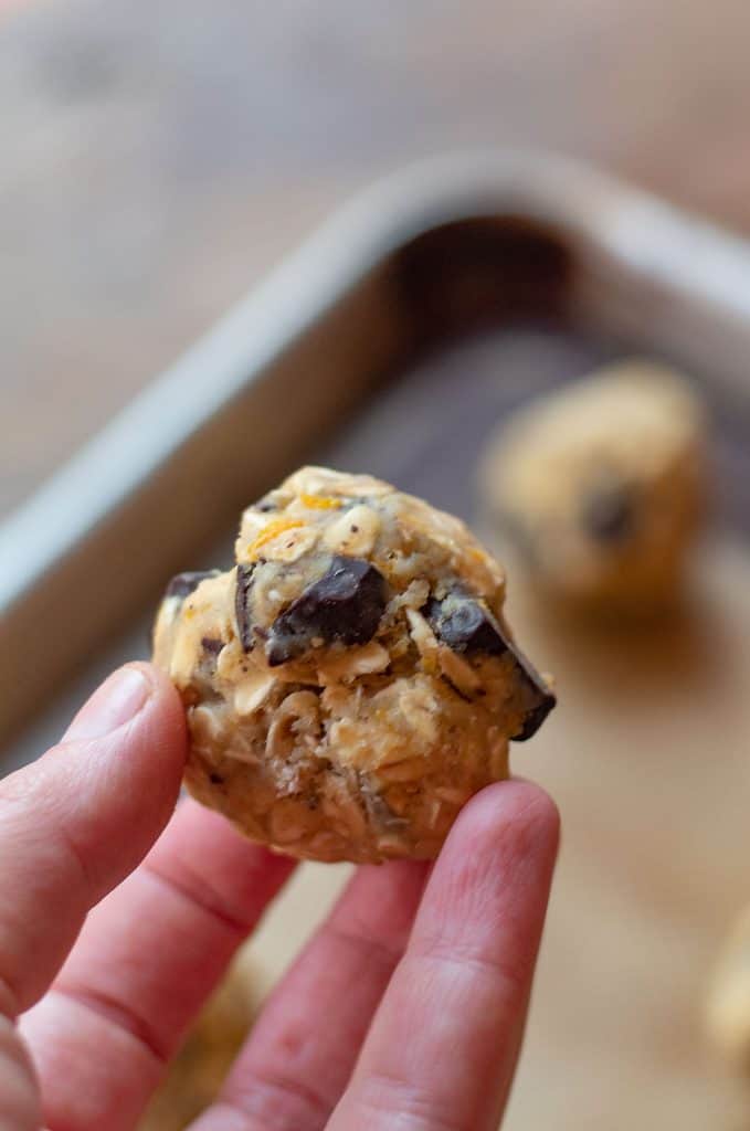 bolita de masa de galletas de avena