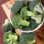 Brocoli cortado en un bowl